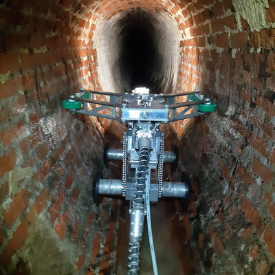 Höchstdruckwasserstrahlroboter Bruno mit Großprofilstütze (Eiprofil DN DN 933/1400)