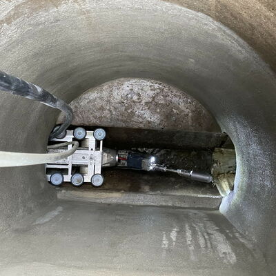 Höchstdruckwasserstrahlroboter Bruno mini mit Eiprofilerweiterung (Eiprofil DN 360/450)